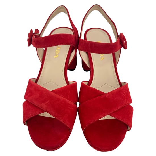 Prada Crisscross Block Heels aus rotem Wildleder - Image 4