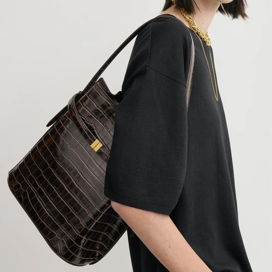 Toteme Bucket Bag in Kroko-Prägung - Image 5
