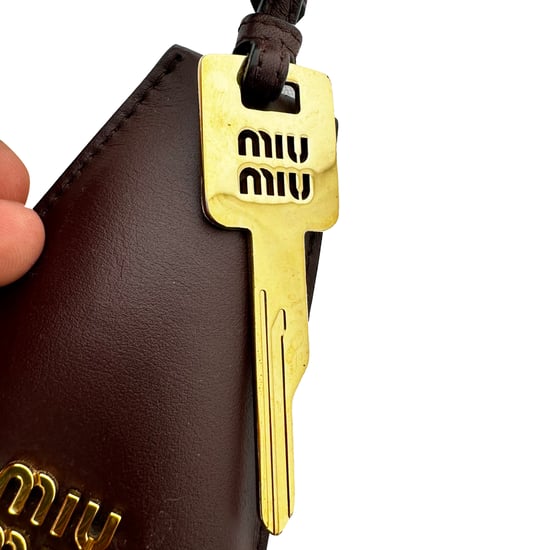 Miu Miu Trick Pelle Taschenanhänger aus braunem Leder - Image 3