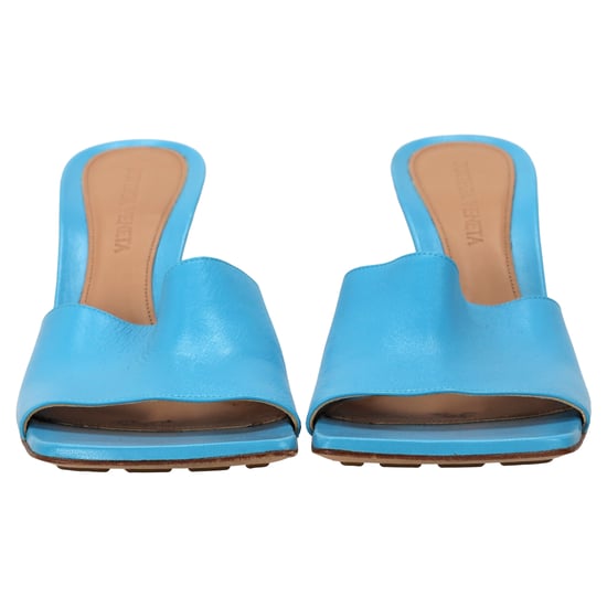 Bottega Veneta Stretch-Mules mit Absatz aus blauem Lammleder - Image 4