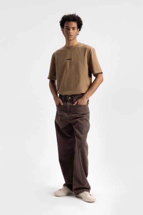 Lässig geschnittenes T-Shirt mit Logo-Print und Rundhalsausschnitt - Image 2