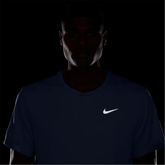 Nike - "Miler" T-Shirt für Herren, Reflektierende Details (Gespenst) - Image 4