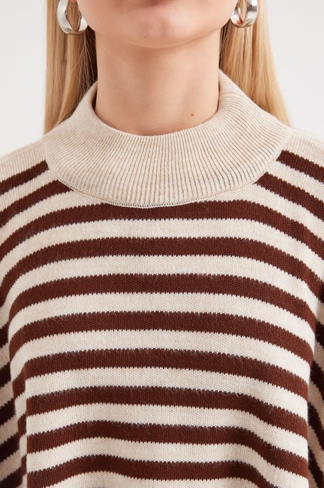 Oversized Acryl Rundhals-Pullover - Image 5