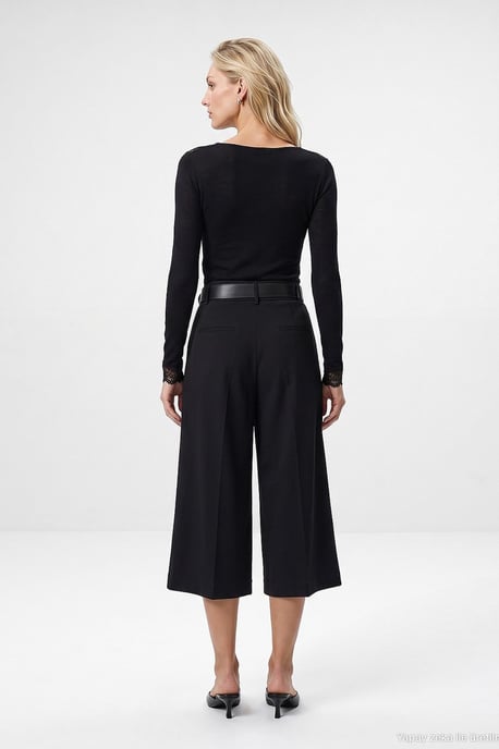 Damen maßgeschneiderte Pull-On Shorts - Image 2