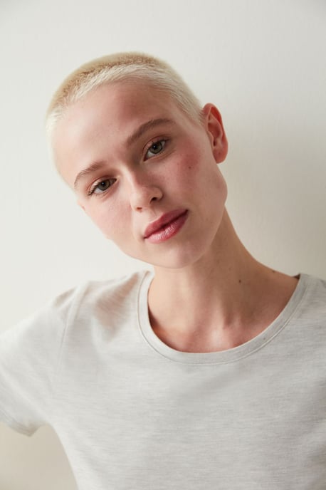 Warmes Gefühl Basic T-Shirt - Image 5