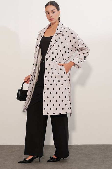 Gürteltrenchcoat mit doppelter Knopfleiste - Image 2