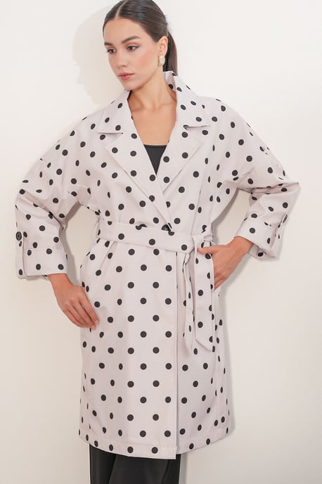Gürteltrenchcoat mit doppelter Knopfleiste - Image 3