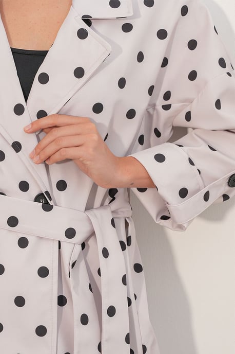 Gürteltrenchcoat mit doppelter Knopfleiste - Image 5