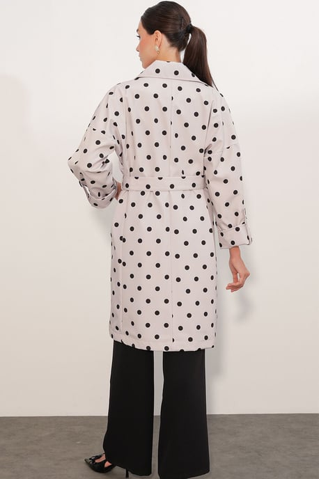 Gürteltrenchcoat mit doppelter Knopfleiste - Image 6