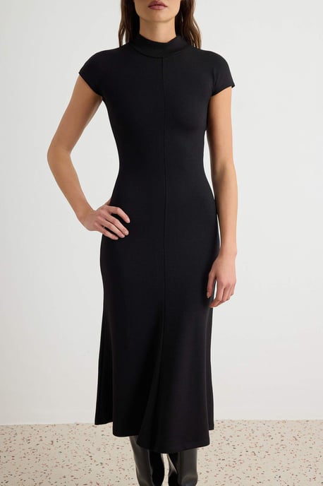 Trendyol Midi kurzes Bodycon-Kleid, einfarbig, tailliert - Schwarz - Image 2