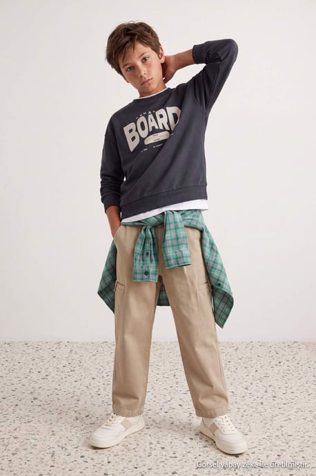 TRENDYOLKIDS Jungen Grau Mit Grafikprint Lang, Regular Fit Sweatshirts - Image 1