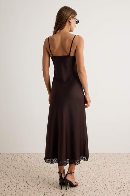 TRENDYOLMİLLA Damen Braun Einfarbig Midi Ärmellos Slip-Kleid Kleider - Image 3