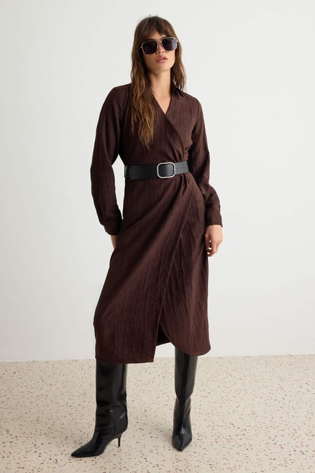 TRENDYOLMİLLA Damen Braun Einfarbig Midi Lang Hemdblusenkleid Kleider - Image 4