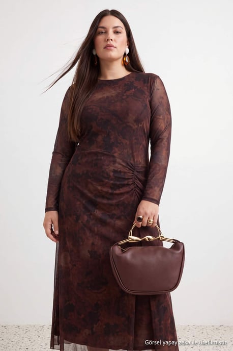 Trendyol Curve Damen Braun Mit Grafikprint Maxi Lang A-Linie Große Größen Kleid - Image 2