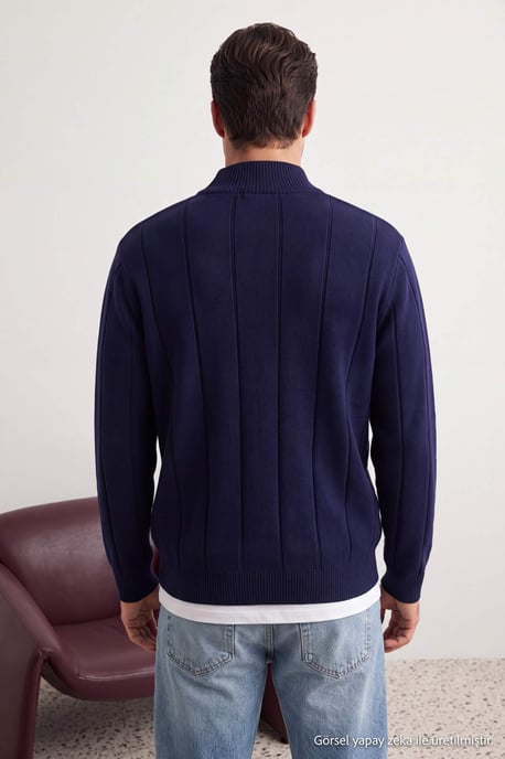 TRENDYOL MAN Herren Dunkelblau Gestreift Lang, Regular Fit Pullover - Image 4