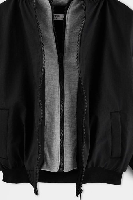 TRENDYOLKIDS Jungen Schwarz Einfarbig Oversize Winter- Jacken - Image 2