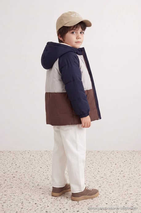 TRENDYOLKIDS Jungen Mehrfarbig Colorblock Regular Fit Winter- Jacken - Image 3