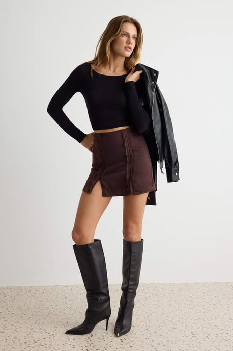 TRENDYOLMİLLA Damen Braun Einfarbig Normale Taille Shorts Bermudashorts - Image 1