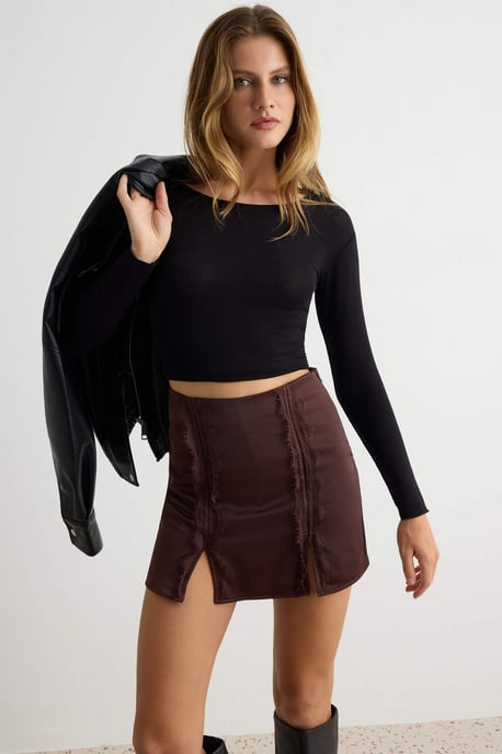 TRENDYOLMİLLA Damen Braun Einfarbig Normale Taille Shorts Bermudashorts - Image 4