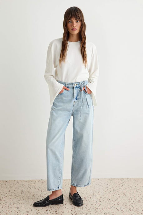 TRENDYOLMİLLA Damen Dunkelblau Einfarbig Barrel-Leg Hohe Taille Jeans - Image 4