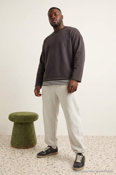 TRENDYOL MAN Herren Grau Einfarbig Lang, Oversize Große Größen Sweatshirts - Image 2