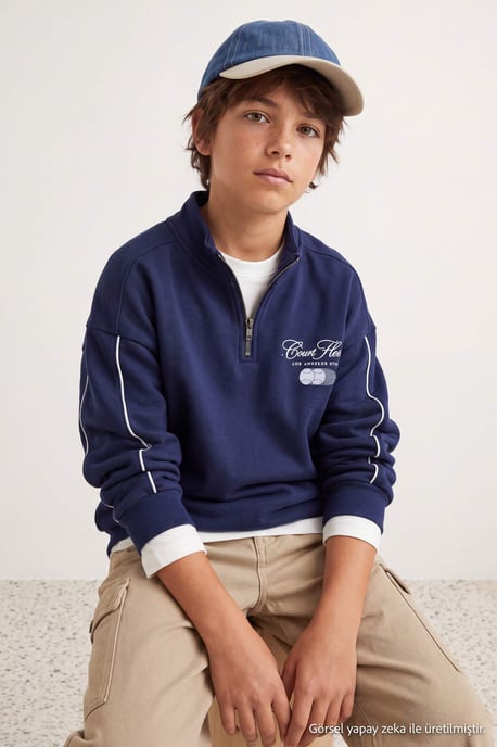 TRENDYOLKIDS Jungen Dunkelblau Mit Grafikprint Lang, Regular Fit Sweatshirts - Image 1