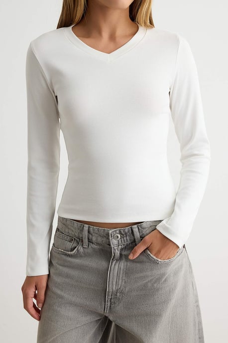 TRENDYOLMİLLA Damen Ecru Einfarbig Lang, Tailliert T-Shirts - Image 2