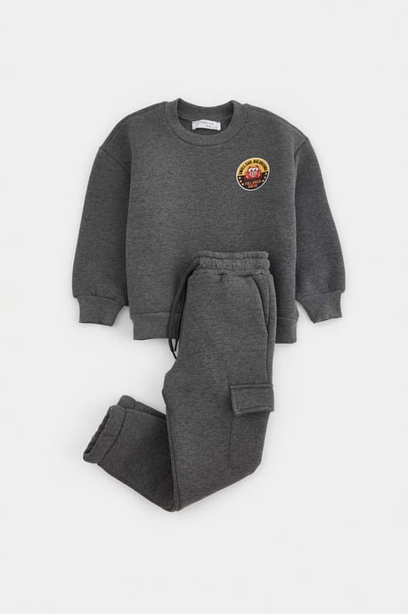 TRENDYOLKIDS Jungen Grau Mit Grafikprint Lang, Oversize Zweiteilig Sets - Image 4