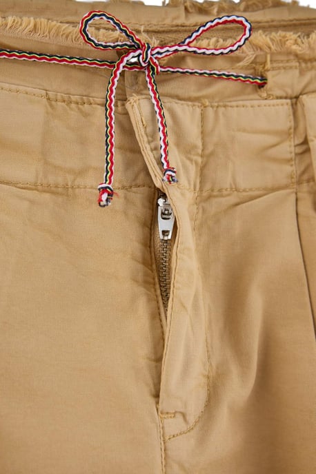 TRENDYOLMİLLA Damen Beige Einfarbig Weites Bein Normale Taille Shorts Bermudashorts - Image 5