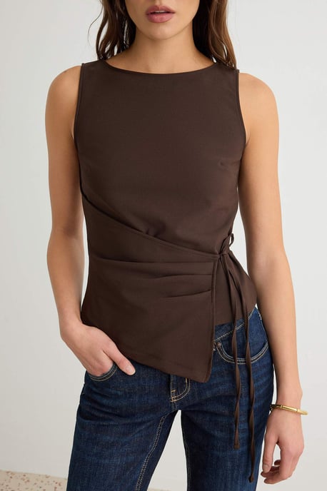 TRENDYOLMİLLA Damen Braun Einfarbig Ärmellos Regular Fit Blusen - Image 2