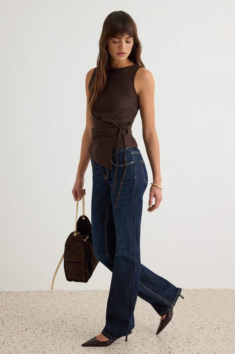 TRENDYOLMİLLA Damen Braun Einfarbig Ärmellos Regular Fit Blusen - Image 4