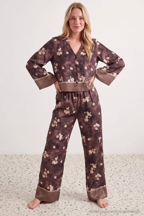 TRENDYOLMİLLA Damen Mehrfarbig Geblümt Lang, Regular Fit Pyjama- Sets - Image 2