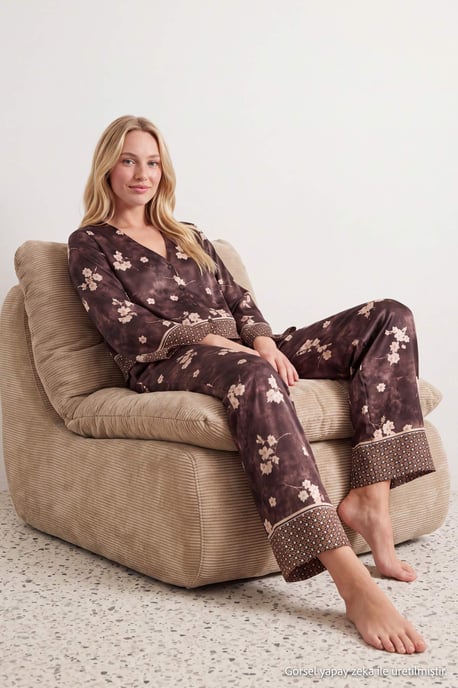 TRENDYOLMİLLA Damen Mehrfarbig Geblümt Lang, Regular Fit Pyjama- Sets - Image 6