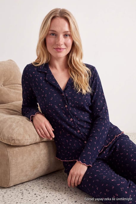 TRENDYOLMİLLA Damen 2er Pack Dunkelblau Geblümt Lang, Regular Fit Pyjama- Sets - Image 2