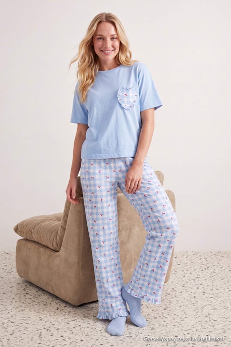 TRENDYOLMİLLA Damen 2er Pack Weiß Kariert Kurz Loungewear Regular Fit Pyjama- Sets - Image 1