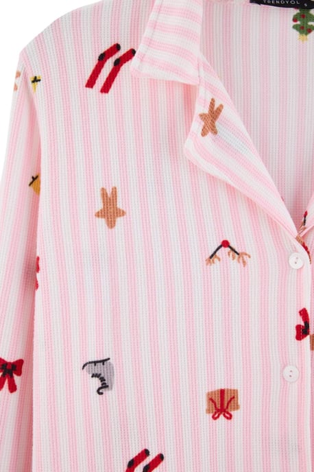 TRENDYOLMİLLA Damen 2er Pack Rosa Weihnachts- Lang, Regular Fit Pyjama- Sets - Image 3