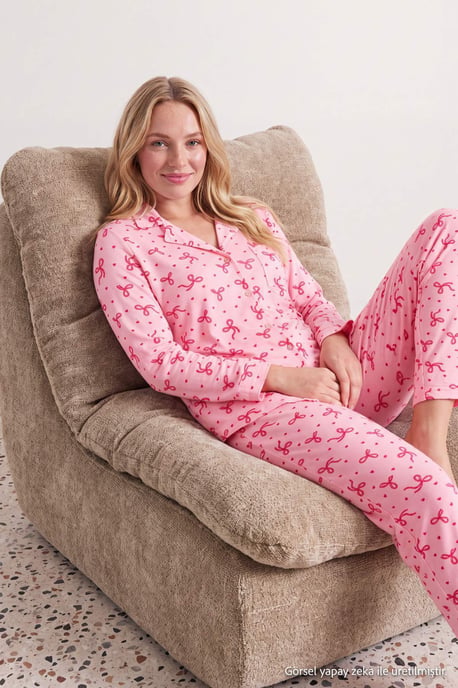 TRENDYOLMİLLA Damen 2er Pack Rosa Mit Grafikprint Lang, Regular Fit Pyjama- Sets - Image 1