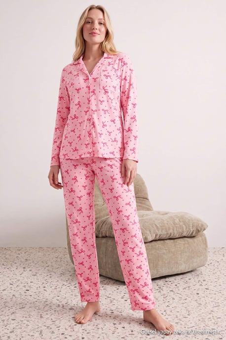 TRENDYOLMİLLA Damen 2er Pack Rosa Mit Grafikprint Lang, Regular Fit Pyjama- Sets - Image 6