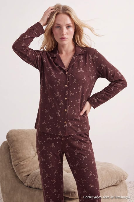 TRENDYOLMİLLA Damen 2er Pack Braun Mit Grafikprint Lang, Regular Fit Pyjama- Sets - Image 2