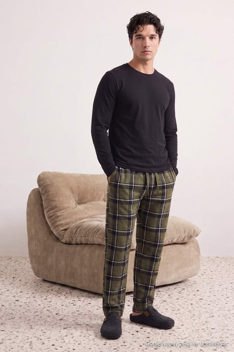 TRENDYOL MAN Herren Schwarz Kariert Lang, Regular Fit Pyjama- Sets - Image 2