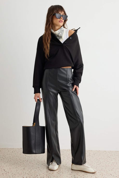 TRENDYOLMİLLA Damen Schwarz Einfarbig Ausgestellt Normale Taille Hosen - Image 1