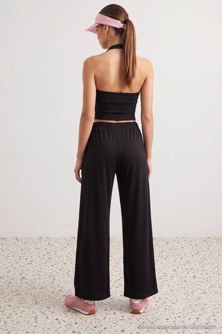 TRENDYOLMİLLA Damen Schwarz Einfarbig Weites Bein Normale Taille Jogginghosen - Image 3