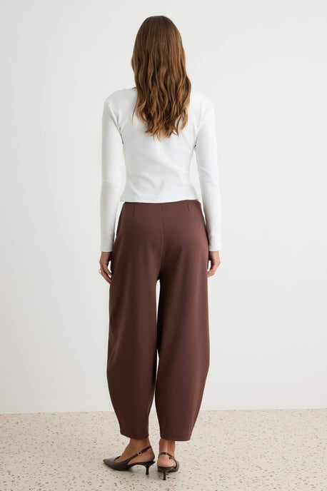 TRENDYOLMİLLA Damen Braun Einfarbig Barrel-Leg Normale Taille Hosen - Image 3
