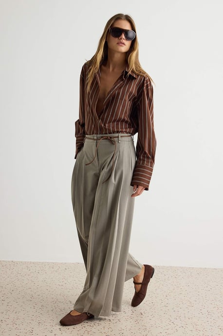 TRENDYOLMİLLA Damen Dunkelblau Einfarbig Weites Bein Normale Taille Hosen - Image 1
