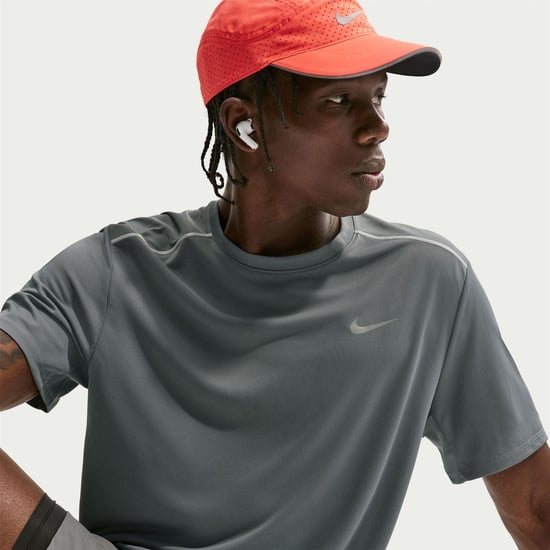 Nike - "Miler" T-Shirt für Herren, Reflektierende Details (Rauch-Grau) - Image 3