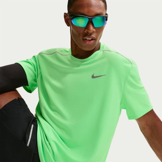 Nike - "Miler" T-Shirt für Herren, Reflektierende Details (Grün/Silber) - Image 3