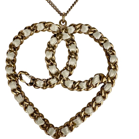 Chanel Halskette in Herzform mit verschlungenen Verzierungen aus Goldmetall - Image 2