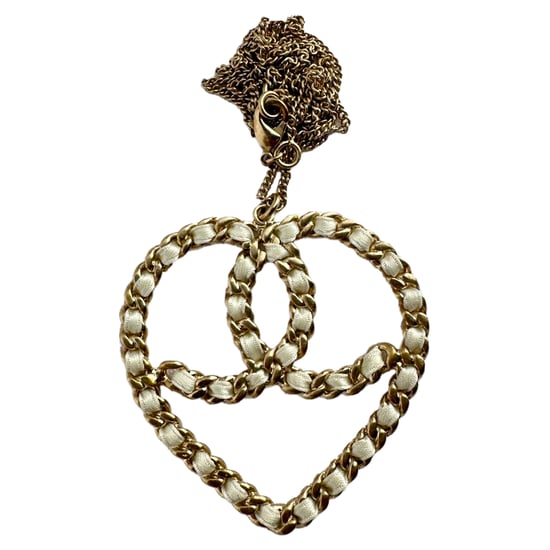 Chanel Halskette in Herzform mit verschlungenen Verzierungen aus Goldmetall - Image 4