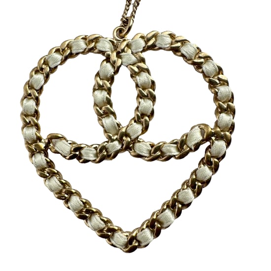Chanel Halskette in Herzform mit verschlungenen Verzierungen aus Goldmetall - Image 5