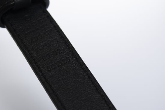 Gucci, schmaler Ledergürtel mit GG-Logo in Schwarz - Image 4